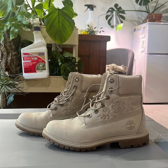 Timberlands - Picture 1 of 5